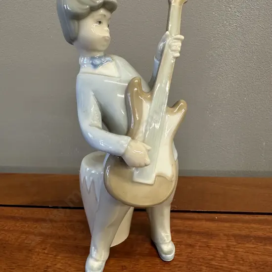 Lladro "Boy With Guitar" H19cm.